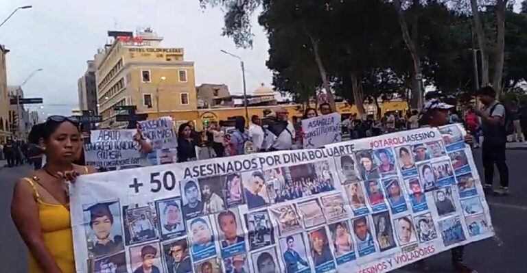 Así se dio la primera marcha pacífica en Ica contra Dina Boluarte en paralelo a la «Toma de Lima» - Ica