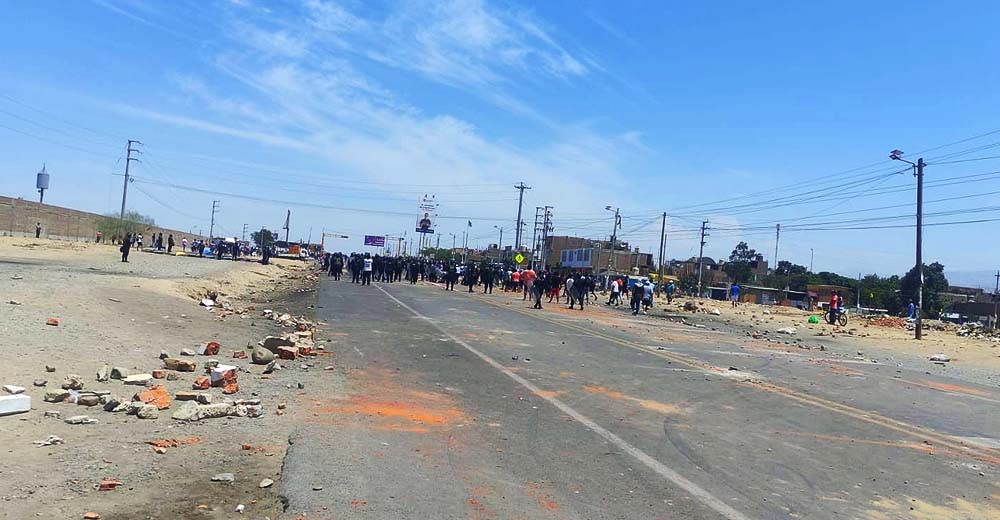 Ica: Policía inicia desbloqueo de la Panamericana Sur en la Expansión de Guadalupe