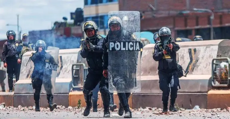 Gobierno a través de la PNP compró cartuchos y granadas lacrimógenas con 2.5 millones de soles - Perú
