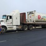 Manifestantes dan pase humanitario al tráiler que lleva oxígeno para el Hospital Regional de Ica