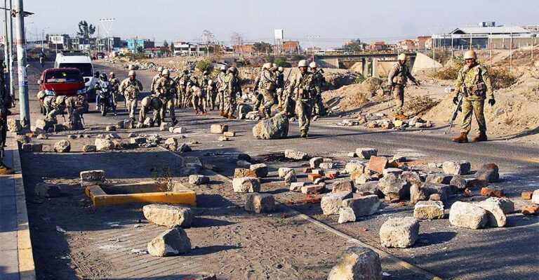 Ministerio de Defensa anuncia salida de las Fuerzas Armadas para liberar las vías bloqueadas - Perú