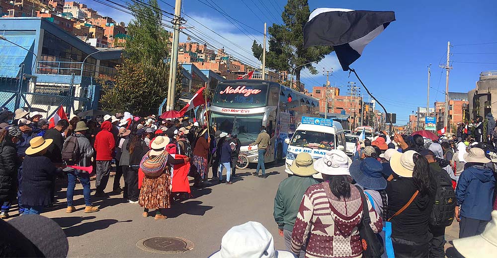 San Marcos: Universitarios y pobladores viajan de Puno a Lima tras violencia hacia sus compañeros
