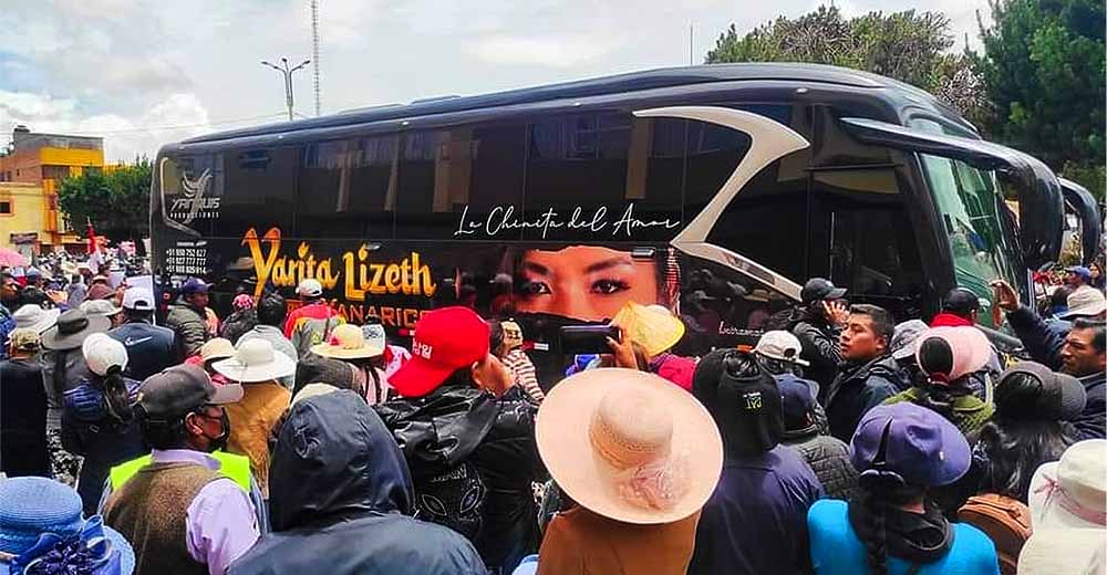 Yarita Lizeth dispuso su bus de artista para trasladar manifestantes de Juliaca hacia Lima