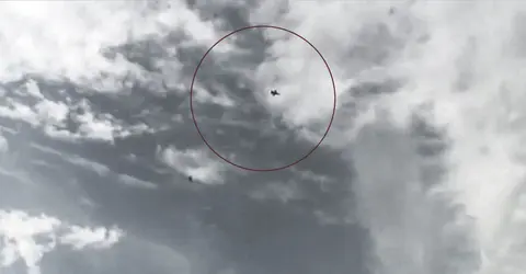 Canadá y EE.UU. anuncian que lograron derribar a un OVNI que sobrevolaba su territorio