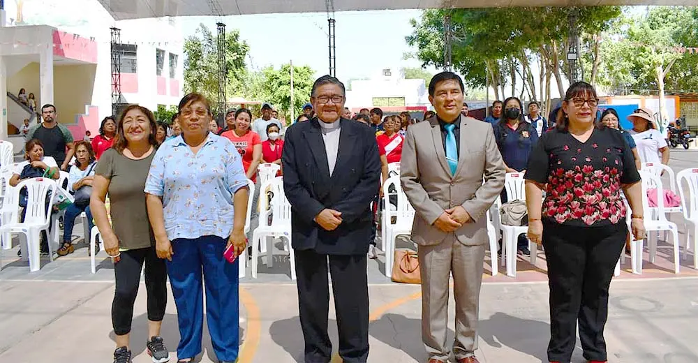 Alumnos del Colegio Daniel Merino Ruiz se benefician con mobiliario gracias a Caja Ica