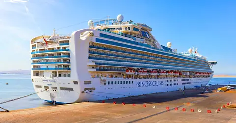 ¡Bienvenidos a Ica y el Perú! crucero llegó al puerto de Paracas con más de 2,600 turistas