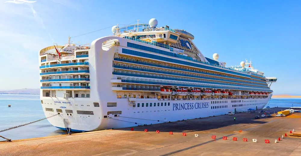 ¡Bienvenidos a Ica y el Perú! crucero llegó al puerto de Paracas con más de 2,600 turistas