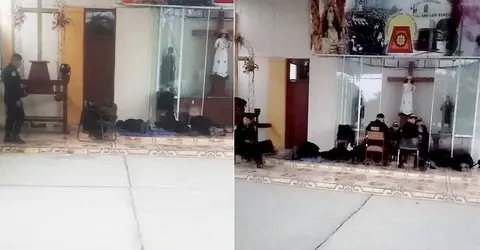 Policías duermen en el piso dentro de la Universidad San Luis Gonzaga de Ica