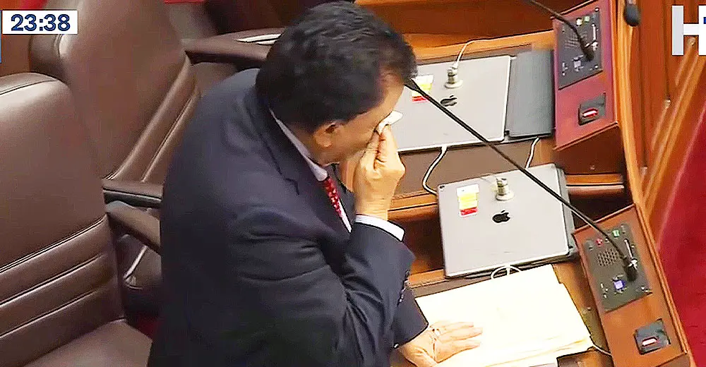 Congresista Enrique Wong se pone a llorar en el Pleno al ser suspendido por 120 días
