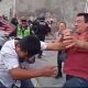 Congresista Edwin Martínez se agarra a golpes con opositor en una calle de Arequipa