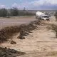 Ica: Panamericana Sur bloqueada por huaicos en Ocucaje y camión de combustible se despista