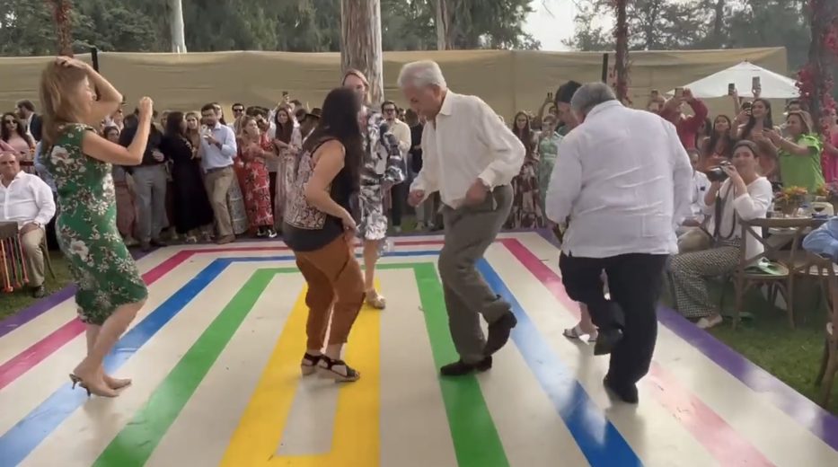 Mario Vargas Llosa deja atrás España y se vino al Perú a zapatear huayno en la boda de su nieta