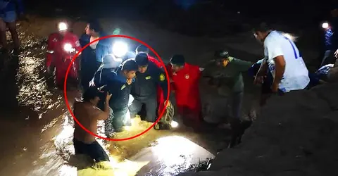 Palpa: Valientes policías y bomberos rescataron a una ancianita que había aislada por los huaicos