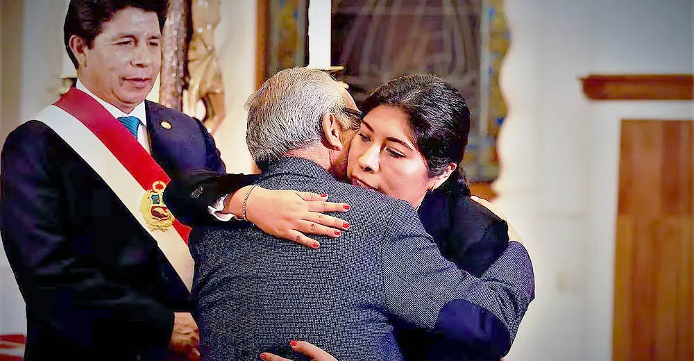 Temen que Aníbal Torres y Betssy Chávez se fuguen del país tras revelarse "video que los delata"