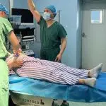 China: Implantan un chip subcutáneo a un paciente para que deje el alcoholismo