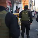 Detienen a tres policías acusados de violar a una joven mujer en Puno y la dejan hospitalizada