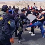 Extranjeros se enfrentan a la Policía y bloquean carretera en la frontera entre Perú y Chile