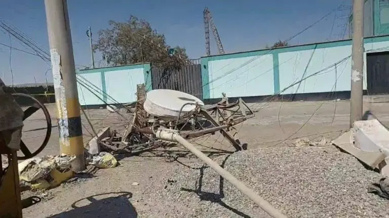 Pisco: Antena de telefonía se desploma afuera de una comisaría - Ica