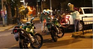 Policía carabinero de Chile mata de un disparo a motorizado venezolano que casi lo atropella