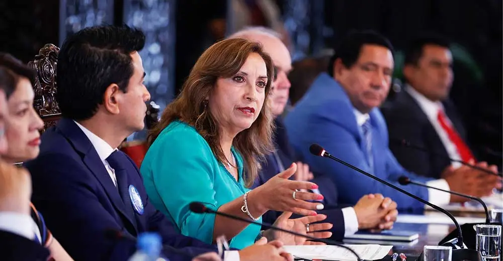 Fiscalía cita a la presidenta Dina Boluarte para responder por muertes en las protestas