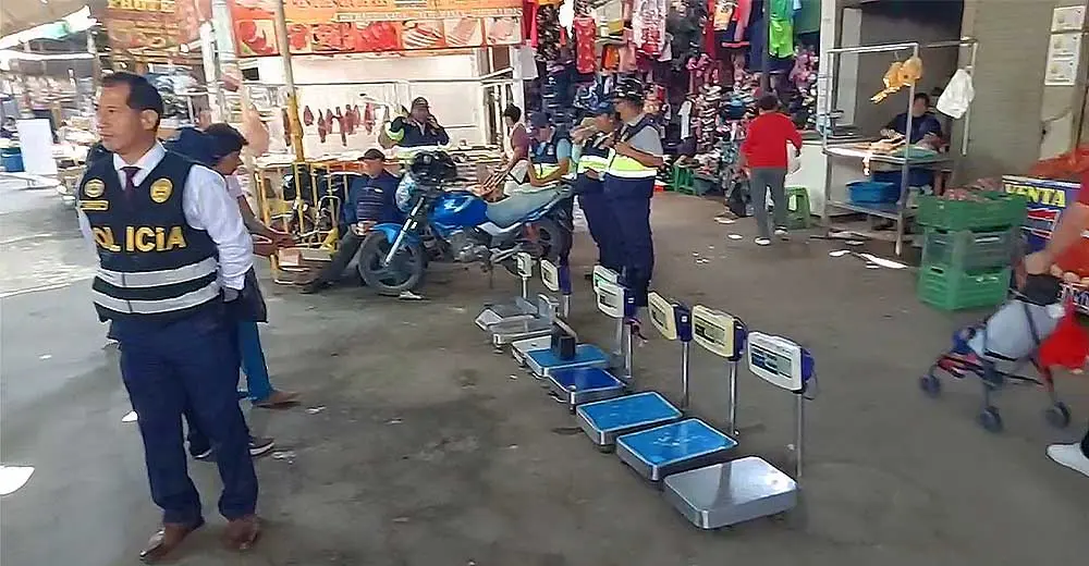Ica: Policía incauta balanzas adulteradas por comerciantes del Mercado Arenales