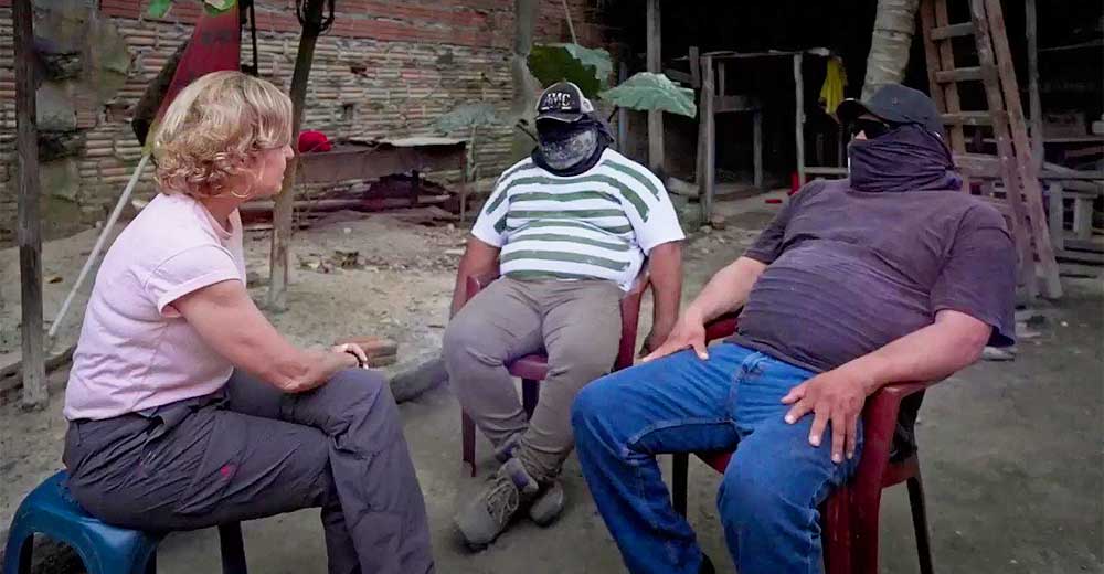 Narcotraficantes peruanos revelan que la PNP les proveen y alquilan armamentos
