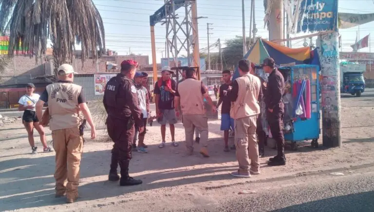 Policía a través de Seguridad del Estado intervienen a ciudadanos venezolanos en Ica - Perú