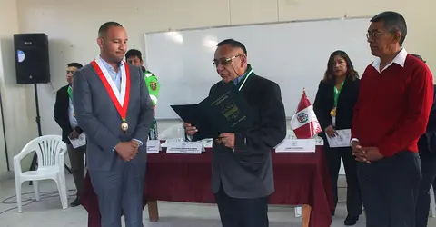 Ica: Congresista Alejandro Muñante fue declarado "Hijo Predilecto del distrito de Santiago"