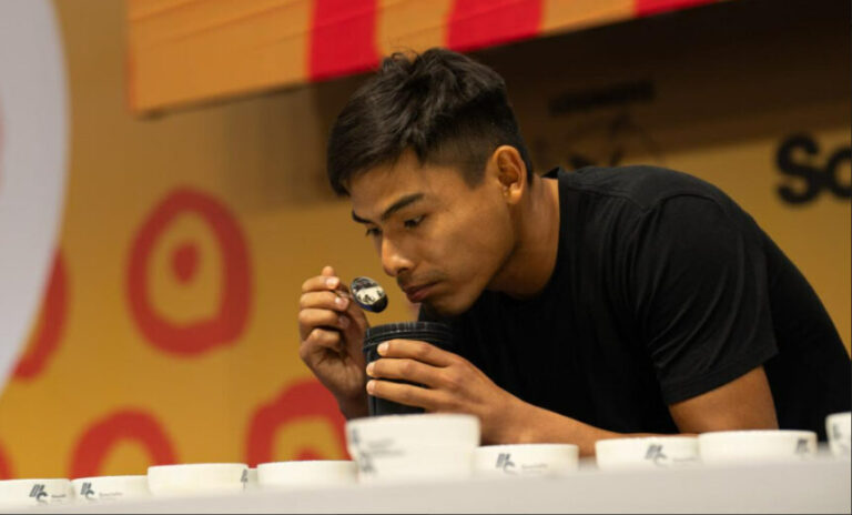 Joven cusqueño se ubica en el top 8 de los mejores catadores de cafés del mundo - Perú