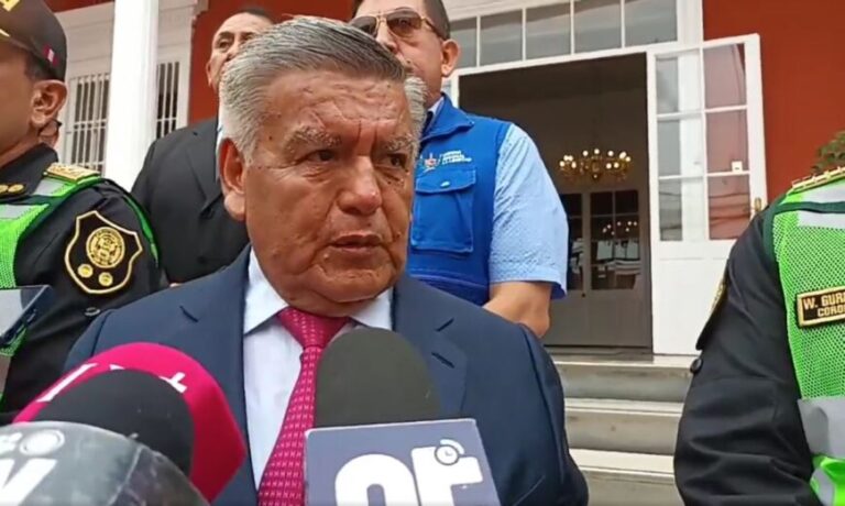 Acuña evade cuestionamientos contra su gerente Martín Namay por caso de congresista ‘mochasueldos’ - Perú