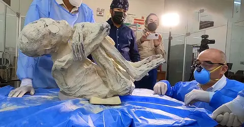 Incautarán "falsas momias alienígenas" que están en la Universidad San Luis Gonzaga de Ica