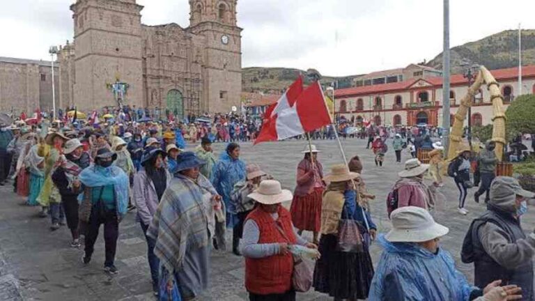 Dirigentes anuncian viaje a Tercera toma de Lima y paro indefinido en Puno - Perú