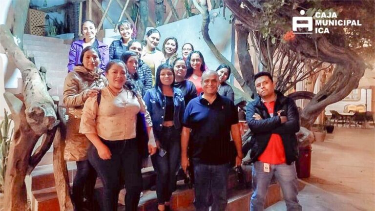 Mujeres microempresarias se capacitan en liderazgo y gestión empresarial por Centrum PUCP y Caja Municipal Ica - Perú
