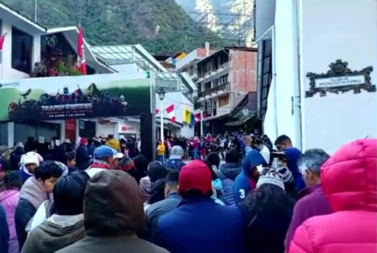 Agencias de turismo informales generan caos en el acceso a Machu Picchu - Perú