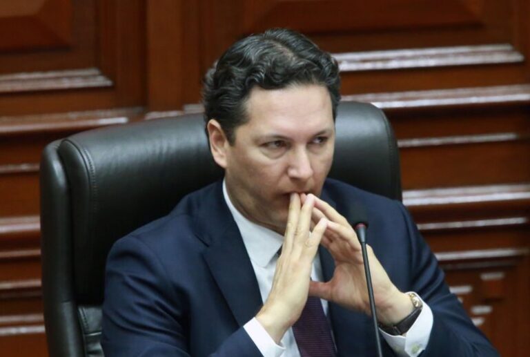 Daniel Salaverry es acusado de falsear semanas de representación para apropiarse de S/10 mil - Perú
