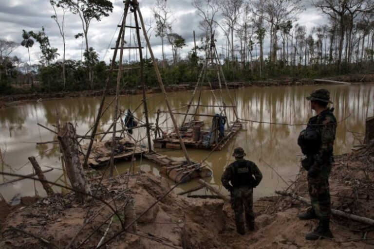 Minería ilegal en Perú genera más dinero que el narcotráfico y la corrupción - Perú