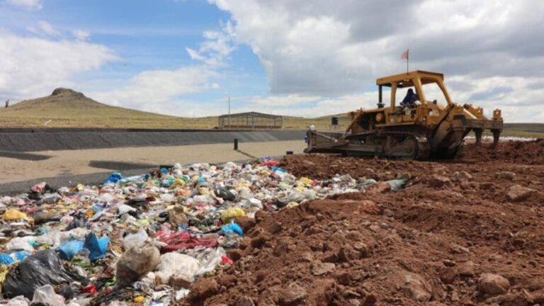 Contaminación ambiental: El mal manejo de la basura amenaza a comunidades campesinas en Puno - Perú