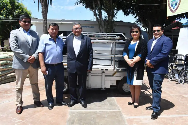 Caja Ica entrega moderno elevador hindráulico para el cementerio general de Saraja