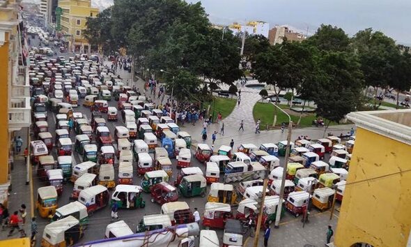 Ica: Transportistas no descartan "toma del centro" tras cierre sin un 'plan técnico' de la plaza de armas