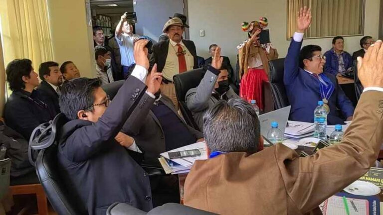 Puno: Director regional de Salud es censurado por el Consejo regional - Perú