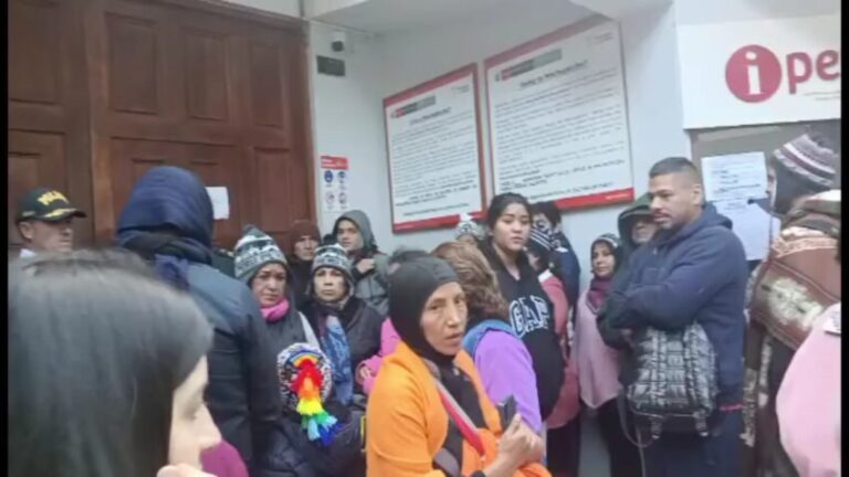 Protestas en Machu Picchu por el cambio de gestión de las entradas a la llaqta inca - Perú