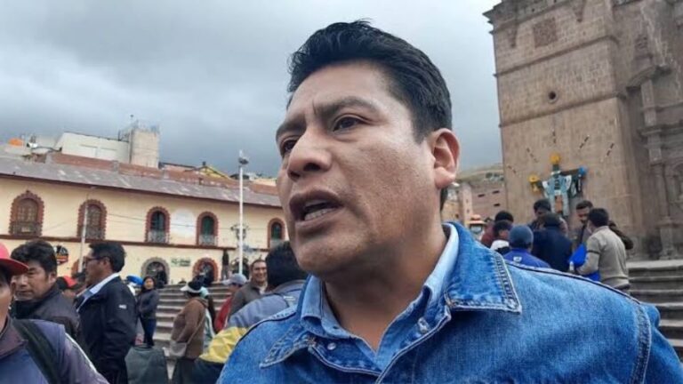 Alcalde de Puno cuestiona viaje de Dina Boluarte a Europa: «Se escapa de las protestas» - Perú