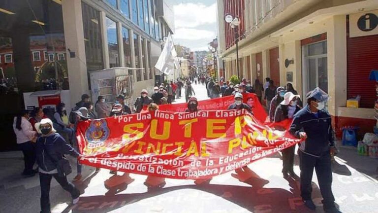 Docentes de Puno se suman a protesta nacional contra el gobierno de Dina Boluarte - Perú