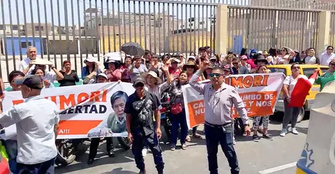 Ica: Manifestantes y abogados presionan para que juez ordene la libertad de Alberto Fujimori