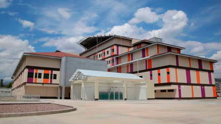 Funcionarios involucrados en actos irregulares continúan en el Hospital Regional de Ayacucho - Perú