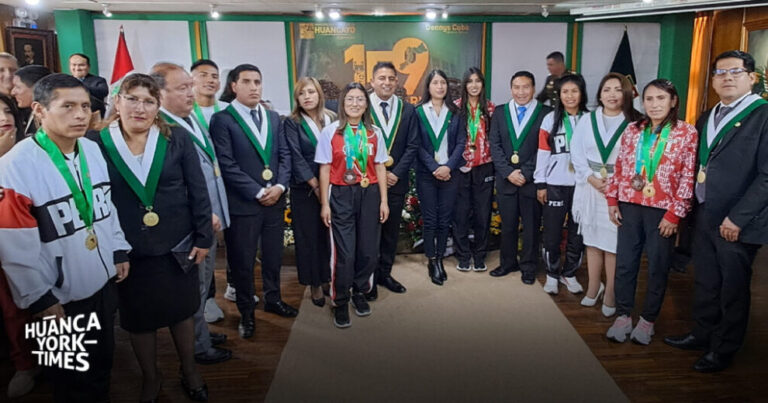 Huancayo: Alcalde entrega 25 mil dólares a atletas medallistas, ¿de dónde provino el dinero? - Perú