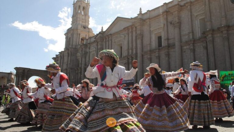 De Arequipa para el mundo: intentarán romper un Récord Guinness bailando el wititi más grande del mundo - Perú