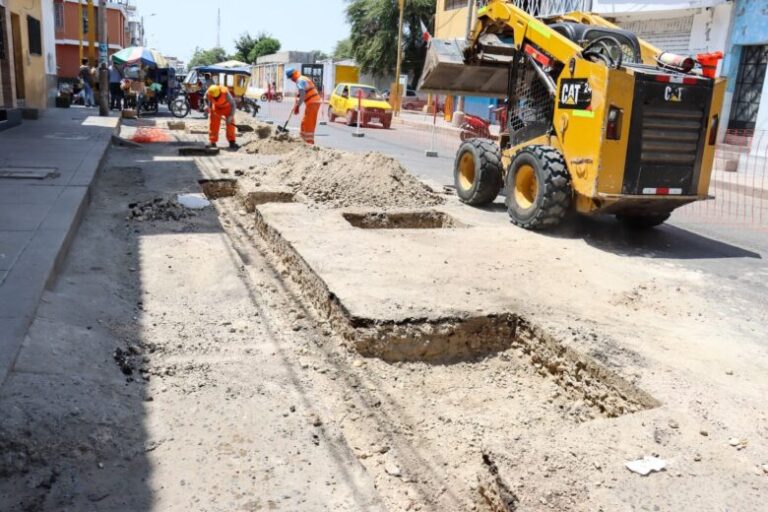 Piura: Aceleran trabajos de mantenimiento de vías afectadas por las lluvias en el centro histórico - Perú