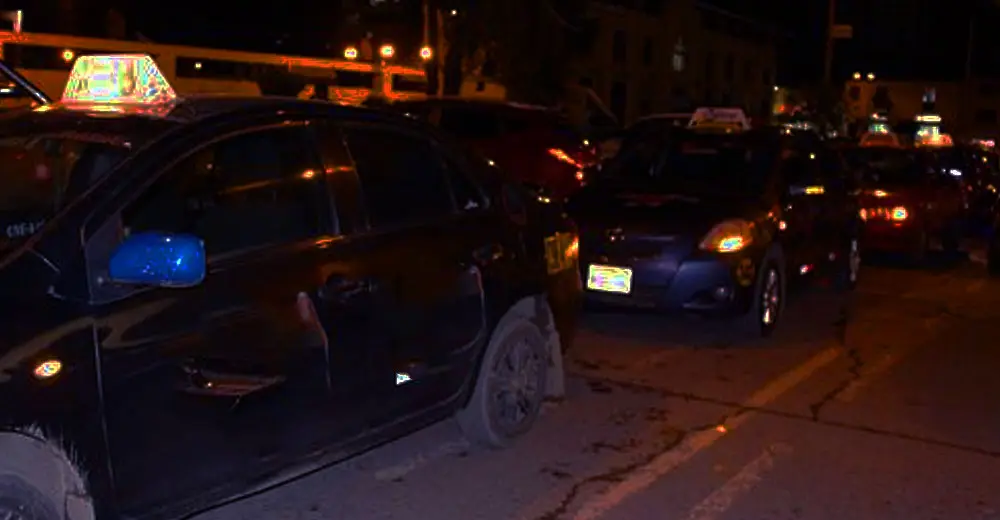 Ica: Roban vehículo a taxista y sus compañeros lo ayudan pero dueño de la empresa se molesta