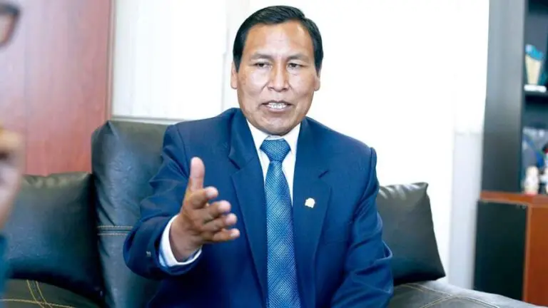 Intrigas y Recolocaciones: El Cambio de Timón en la Municipalidad de Puno - Perú